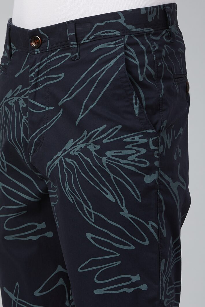 Fahrenheit Philodendron Leaf Print Shorts